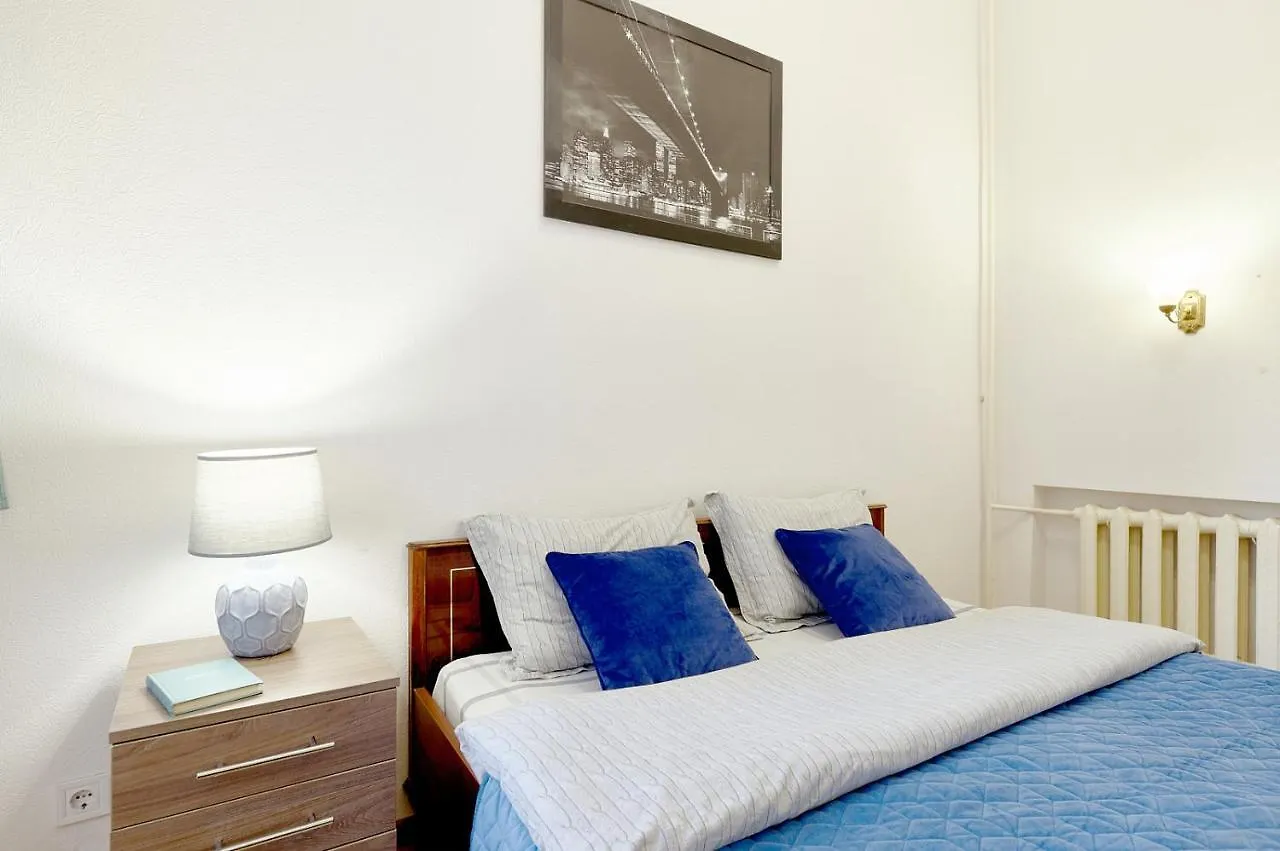 S12-58 Modern Aparthotel With Two 2Bedrooms In Central Kiev - Bessarabska Squere - Gulliver Mall - Olympic Stadium - Palace Of Sports - Saksahanskoho St, 12Б 3*, Kyiv Ukraine