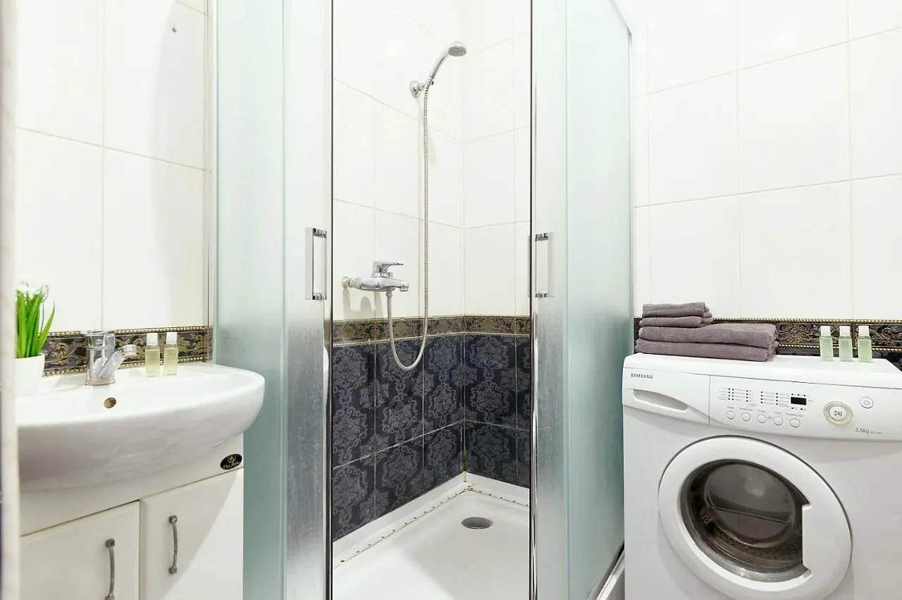 S12-58 Modern Aparthotel With Two 2Bedrooms In Central Kiev - Bessarabska Squere - Gulliver Mall - Olympic Stadium - Palace Of Sports - Saksahanskoho St, 12Б 3*,  Ukrayna